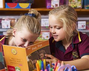 2 students reading